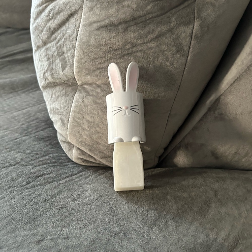 Bath & Body Works Bunny fragrance holder plug in -Cream and Pink